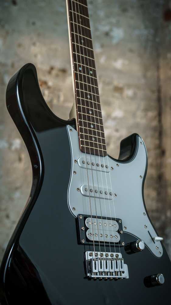 Elektrinė gitara Yamaha Pacifica 112V, juoda