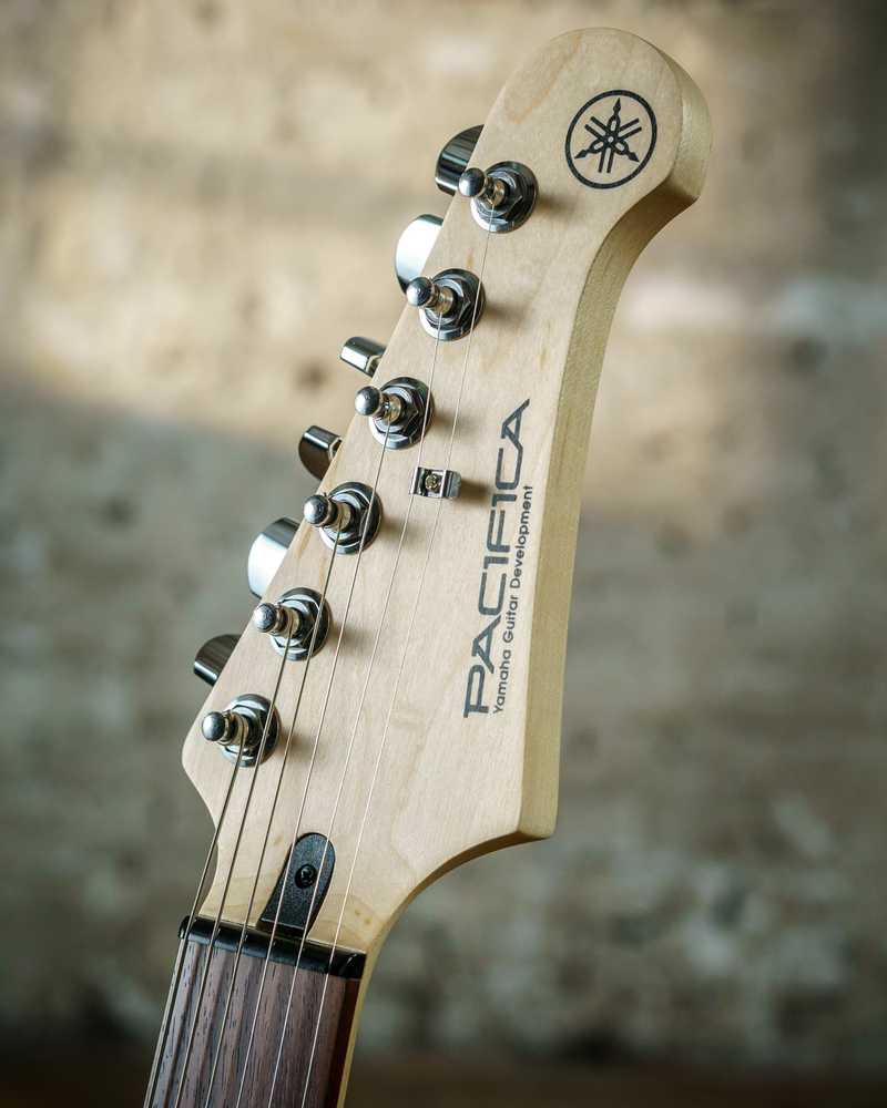 Elektrinė gitara Yamaha Pacifica 112V, juoda
