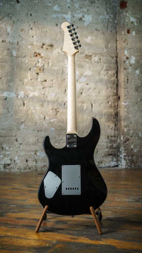 Elektrinė gitara Yamaha Pacifica 112V, juoda