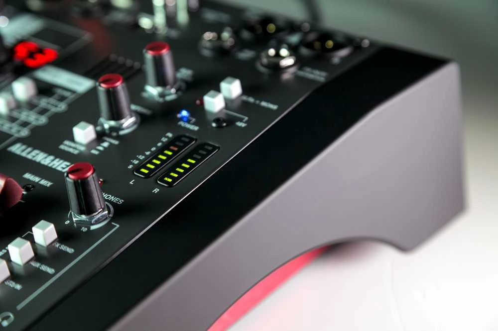 Garso pultas Allen & Heath ZEDi-10 FX