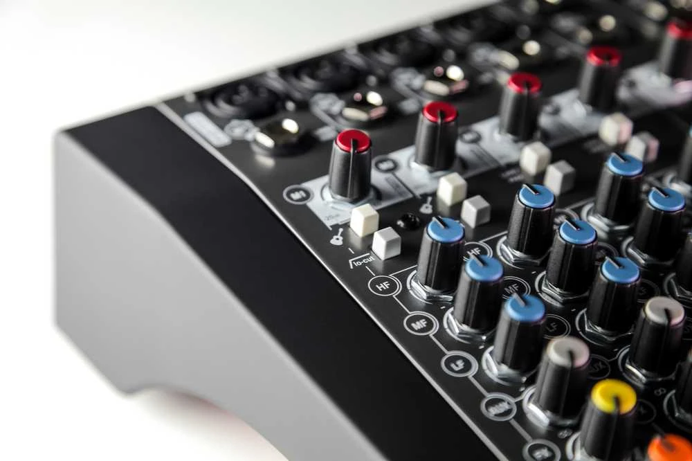 Garso pultas Allen & Heath ZEDi-10 FX