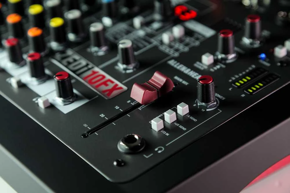 Garso pultas Allen & Heath ZEDi-10 FX