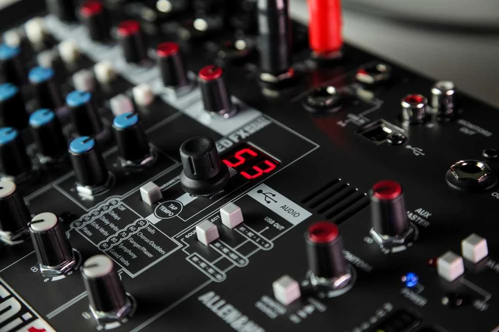 Garso pultas Allen & Heath ZEDi-10 FX