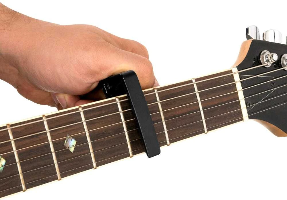 Kapodasteris akustinei/elektrinei gitarai Cascha HH 2037 juodas