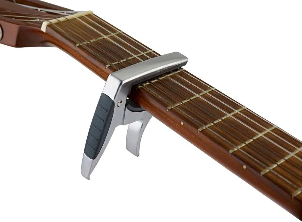 Konig & Meyer Kapodasteris klasikinei gitarai K&M 30910 matt chrome
