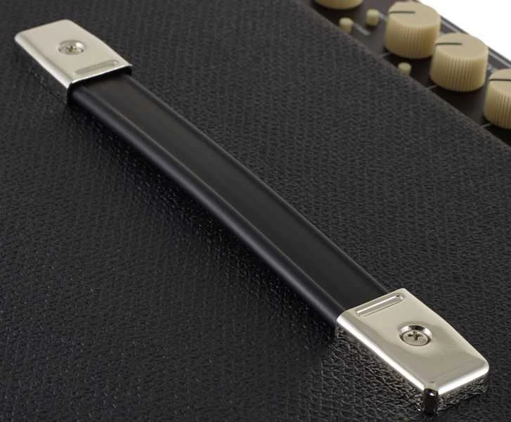Kubas bosinei gitarai Fender Rumble 100