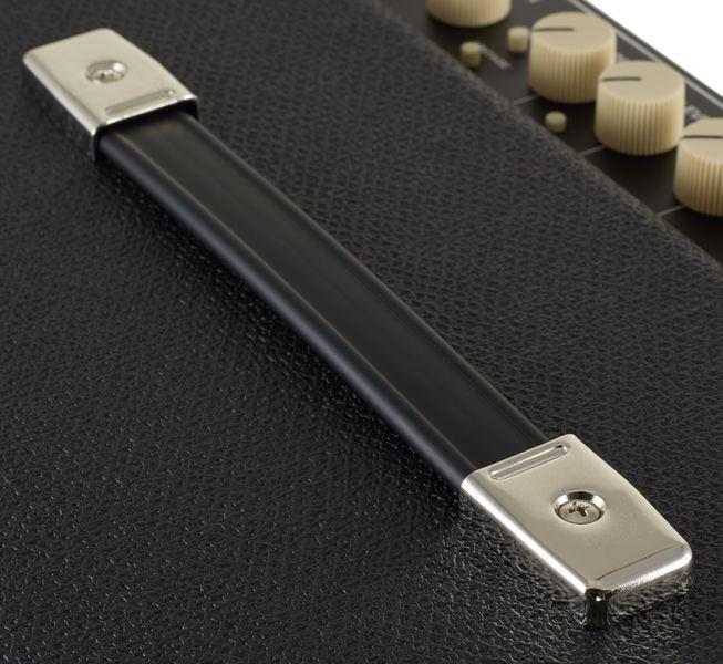Kubas bosinei gitarai Fender Rumble 40
