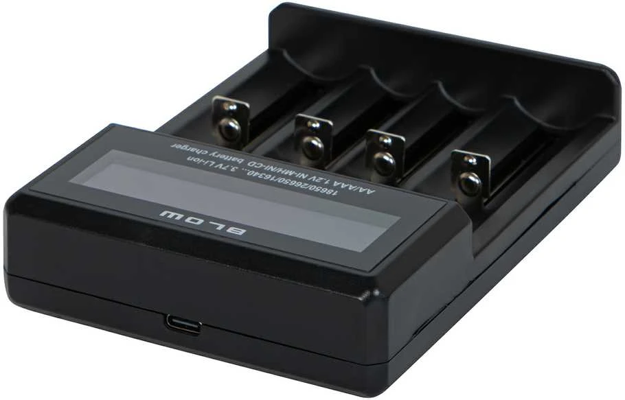 BLOW XN-110 įkroviklis su keturiais įkrovimo lizdais