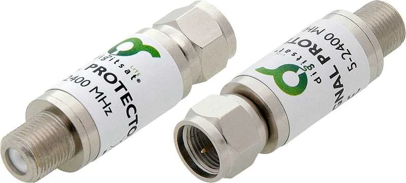 Dvi koaksialinės antenos apsaugos nuo viršįtampių