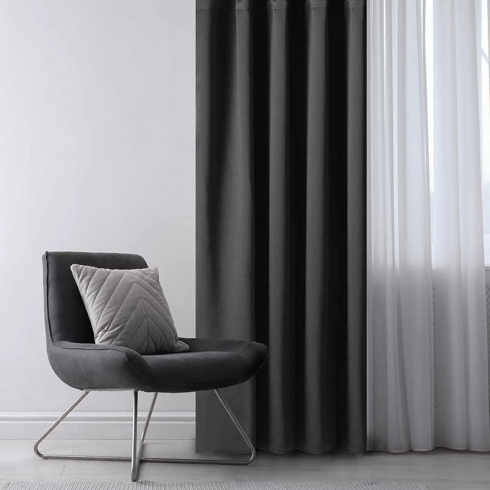 CLASSIC Užuolaida BLACKOUT, juoda, klasikinio stiliaus, sidabrinės kilpelės, 140x245, AmeliaHome