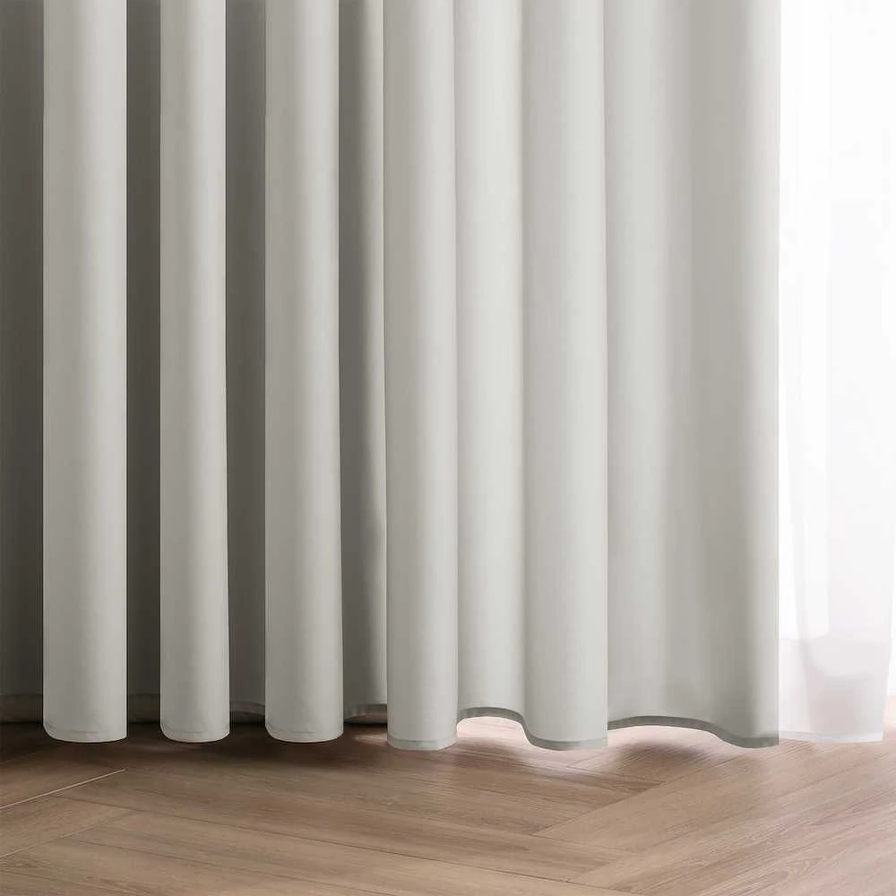 Užuolaida su kilpelėmis 140×250 cm sidabro spalvos