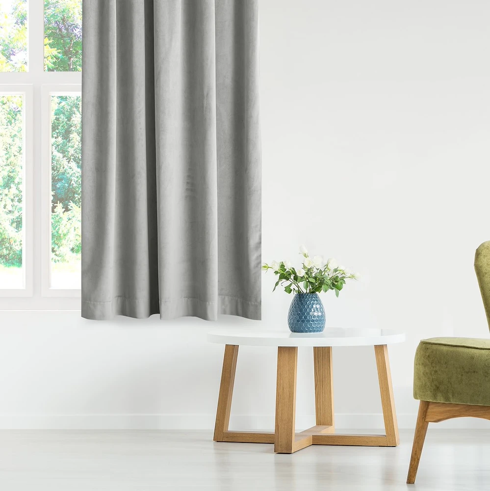Naktinė užuolaida AmeliaHome VELVET 140X270 cm, 1 vnt., juosta/kabliukai, spalva: sidabrinė
