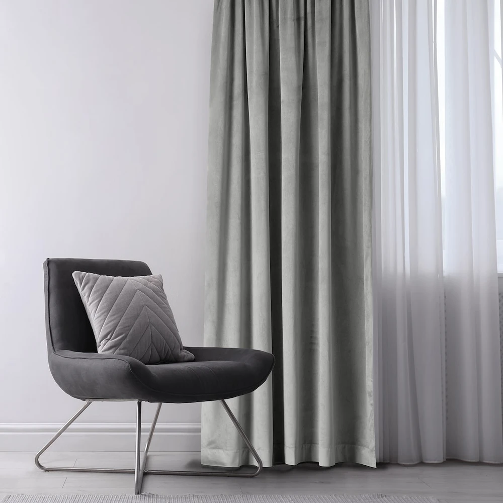 Naktinė užuolaida AmeliaHome VELVET 140X245 cm, 1 vnt., juosta/kabliukai, spalva: sidabrinė