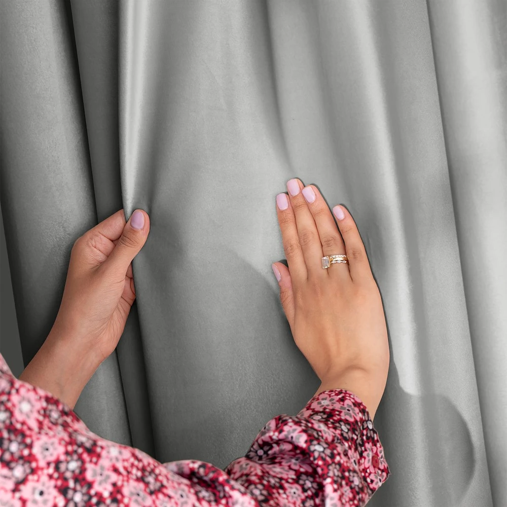 Naktinė užuolaida AmeliaHome VELVET 140X245 cm, 1 vnt., juosta/kabliukai, spalva: sidabrinė