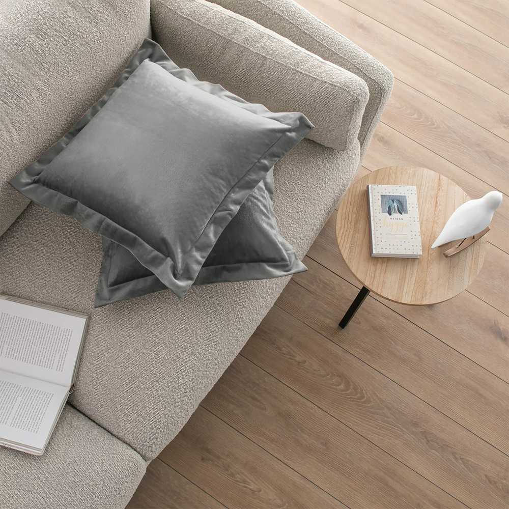 RESTILO poszewka dekoracyjna VELVET spalva pilka styl glamour typ materiału velvet 45x45