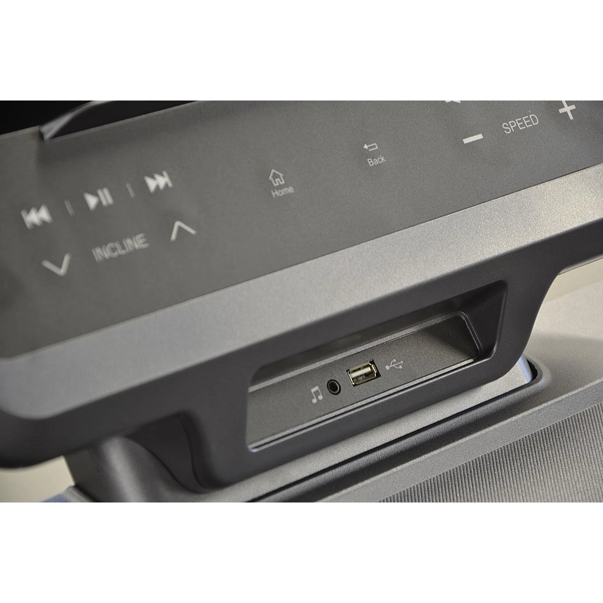 Eb Fit bėgimo takelio pultas su USB ir garso jungtimi