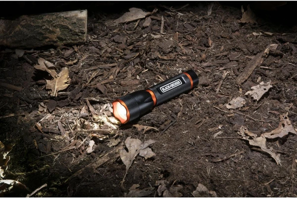 Black & Decker Juodas + DECKER LATARKA TAKTYCZNA aliumininės 10W 500LUMENÓW Juodas + DECKER