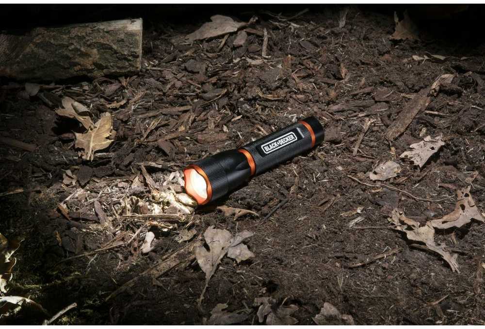 BLACK +  DECKER Juodas + DECKER LATARKA TAKTYCZNA aliumininės 10W 500LUMENÓW Juodas + DECKER