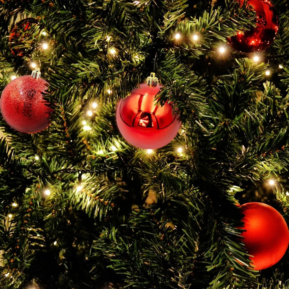 Christmas Gifts Dekoratyviniai plastikiniai žaisliukai seifui, 46 vnt., raudoni žėručiai