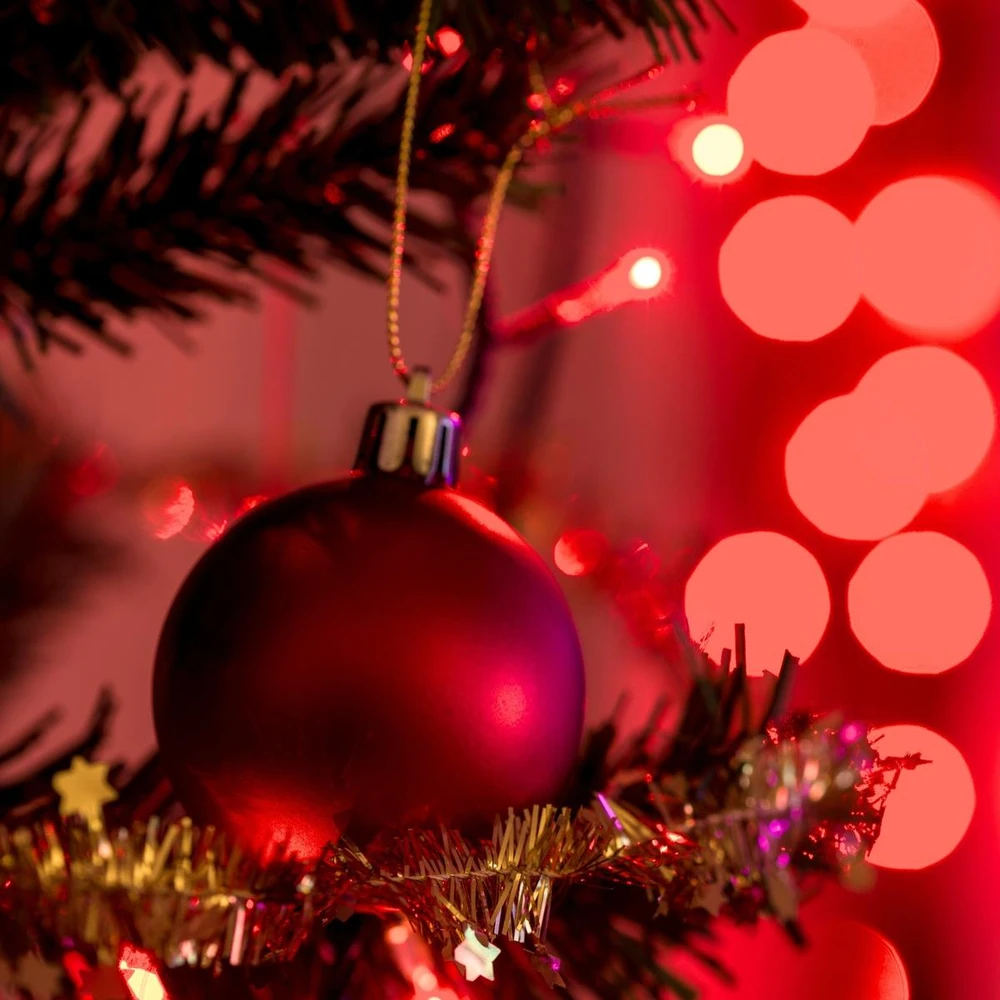 Christmas Gifts Dekoratyviniai plastikiniai žaisliukai seifui, 46 vnt., raudoni žėručiai