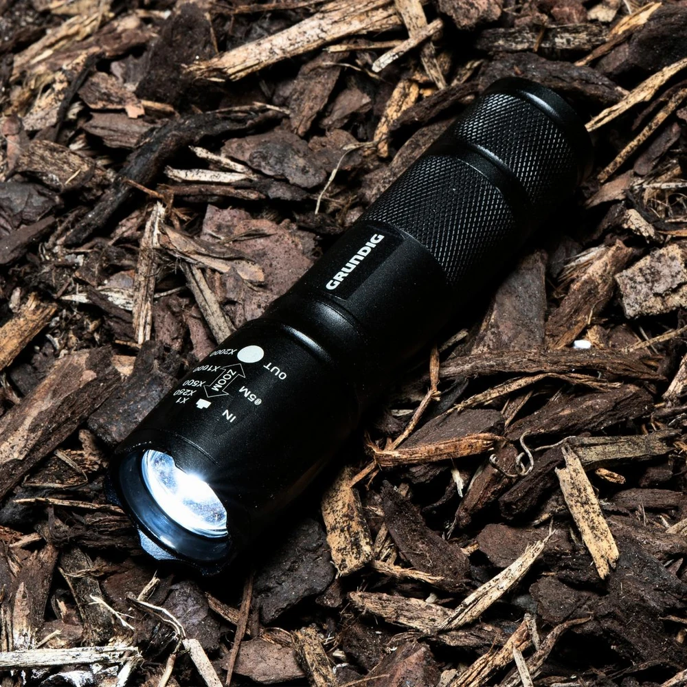 LATARKA TAKTYCZNA LED GRUNDIG MEGALIGHT 80LM ZOOM 5 TRYBÓW 200M aliumininės