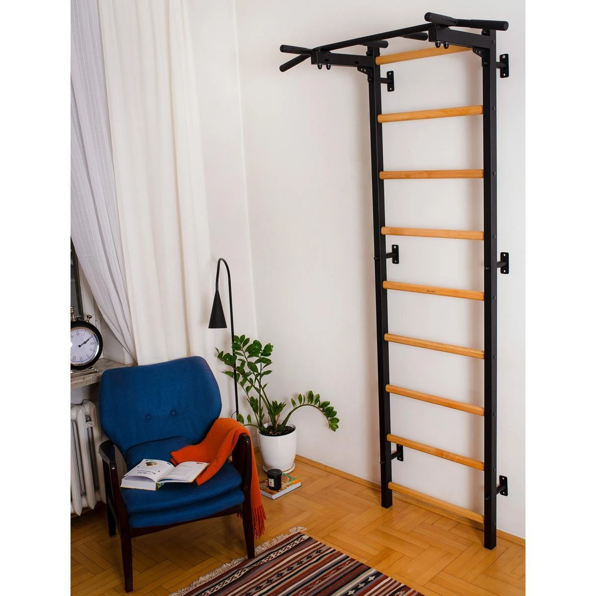 Medinė-metalinė gimnastikos sienelė su metaliniu skersiniu BenchK 311B