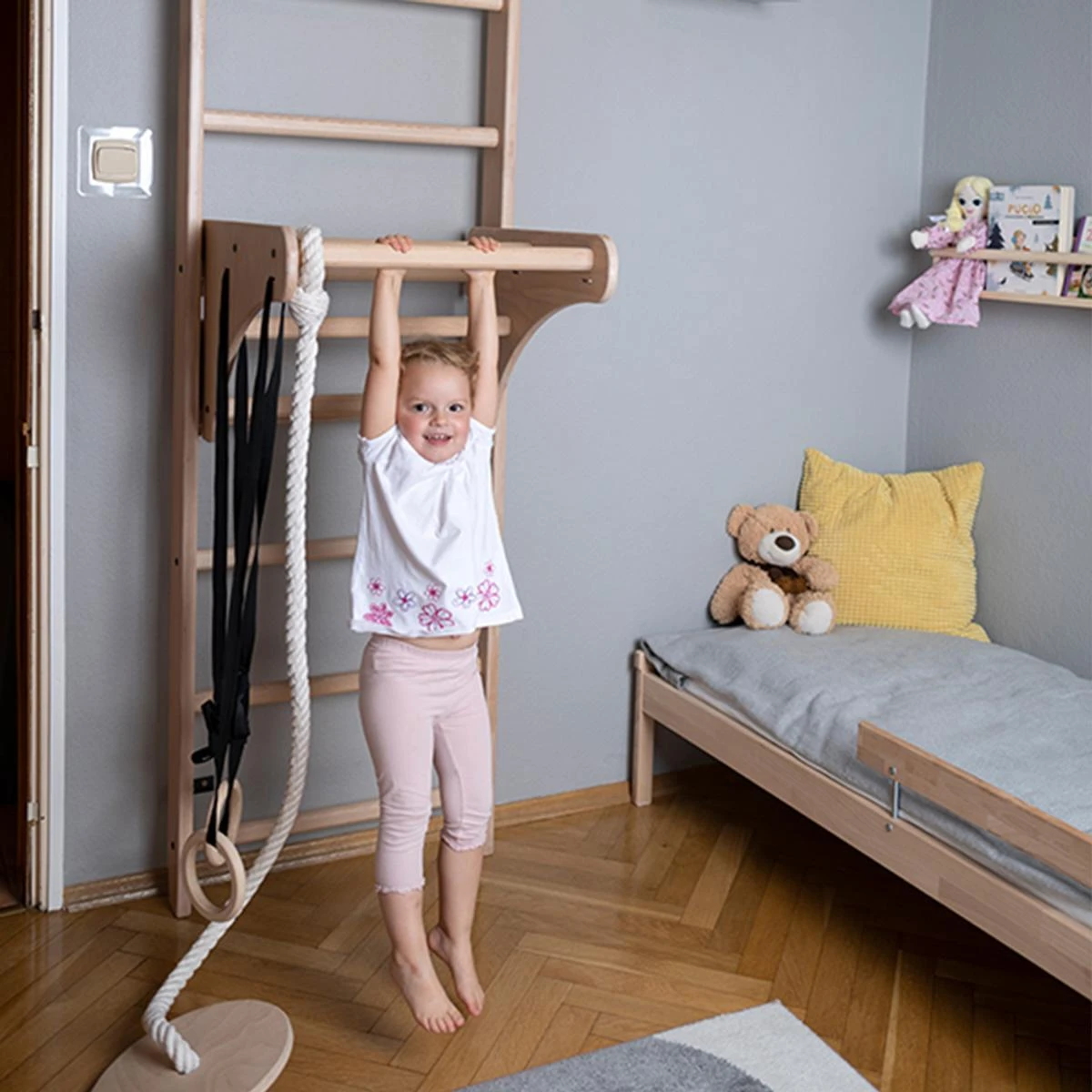 Benchk gimnastikos sienelė su medine kartine ir priedais