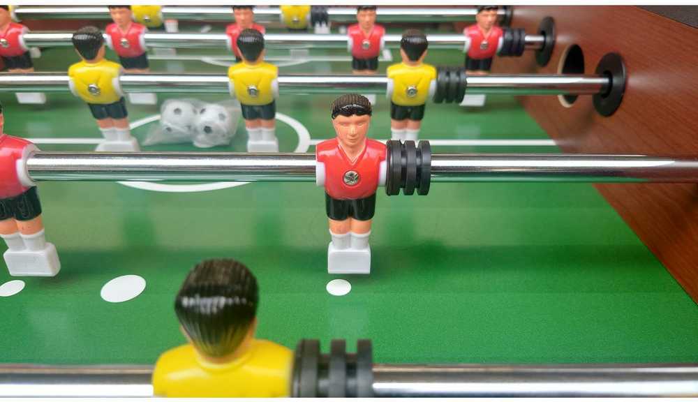 MEDINIS FUTBOLO STALAS 140x75x89CM ENERO