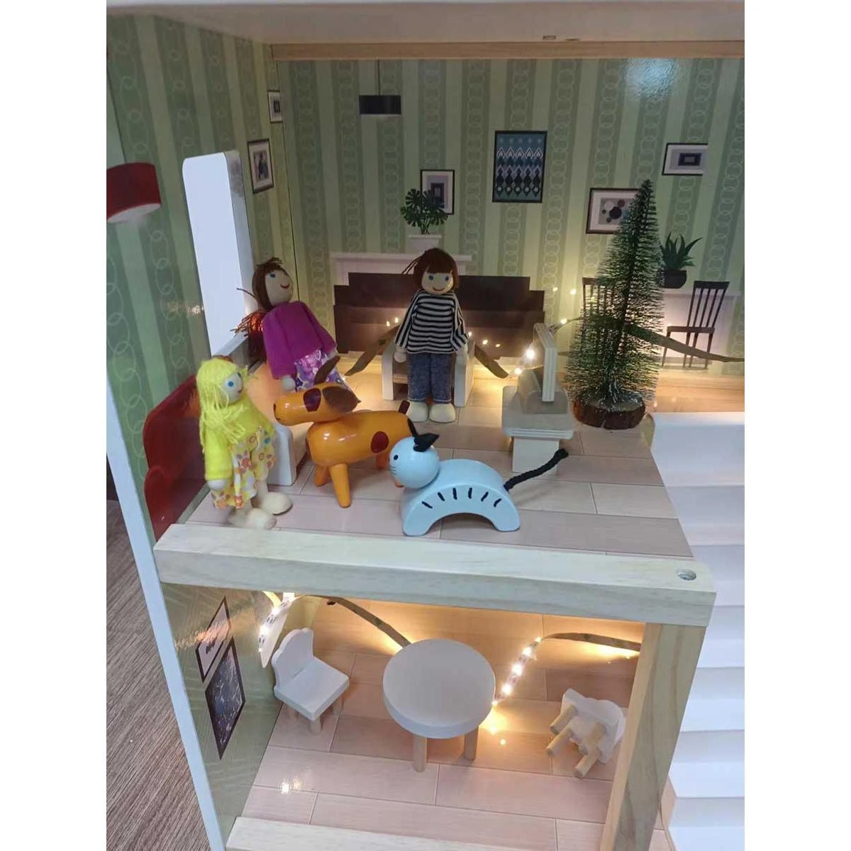 Enero Toys Medinis lėlių namelis su apšvietimu Enero