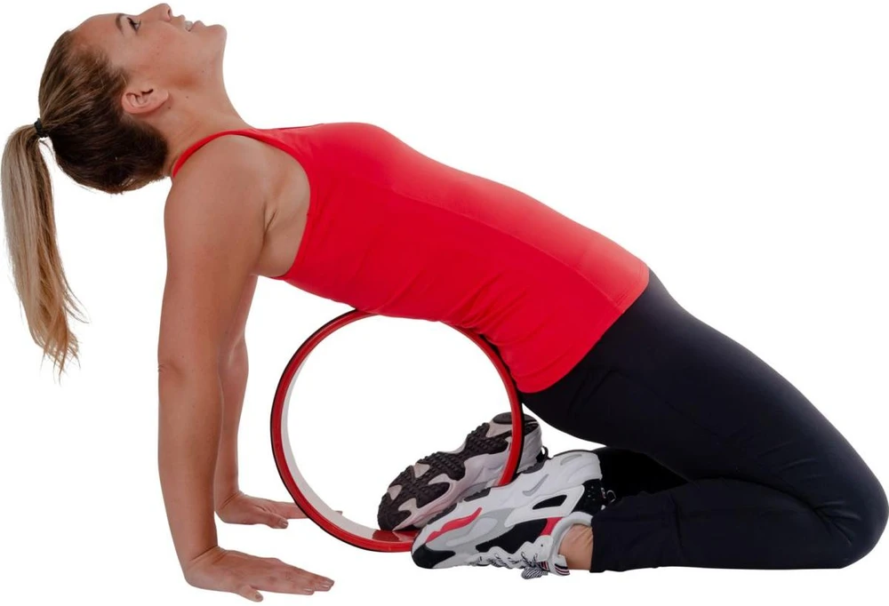 Pure2Improve Yoga Wheel 30 cm Juodas ir raudonas