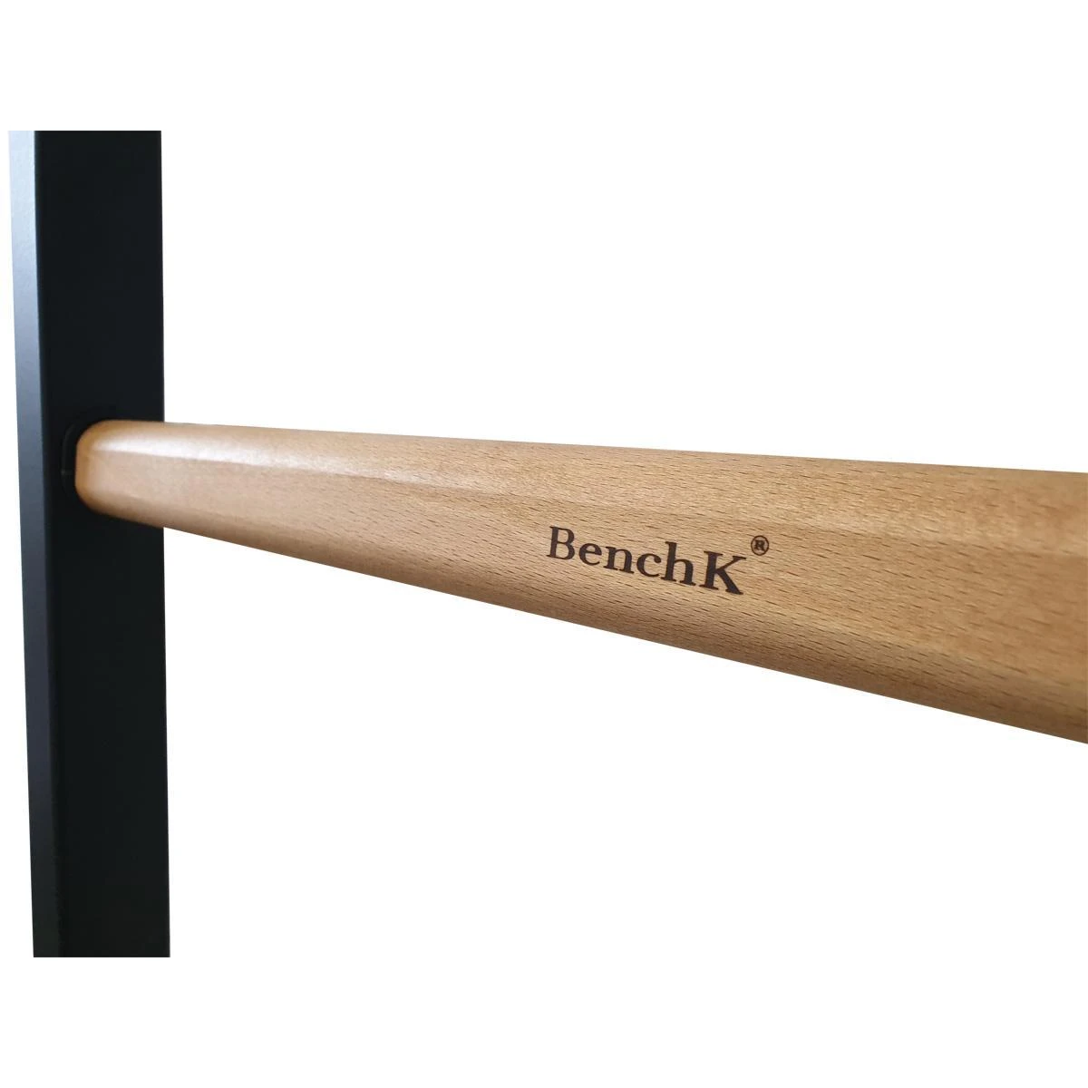 Medinė-metalinė gimnastikos sienelė su metaliniu skersiniu BenchK 511