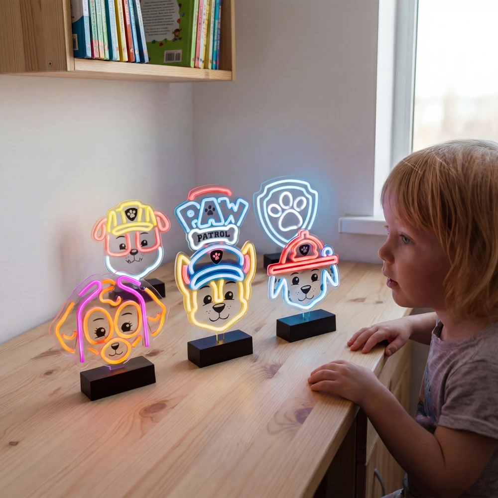 Spin Master Psi Patrol Neoninė LED lemputė su stovu Paw Patrol – Skye OW-120546