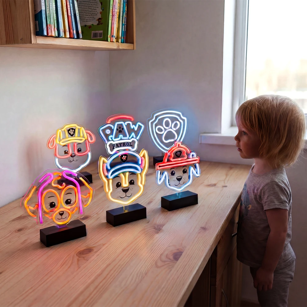 Spin Master Psi Patrol Neoninė LED lemputė su stovu Paw Patrol – Skye OW-120546
