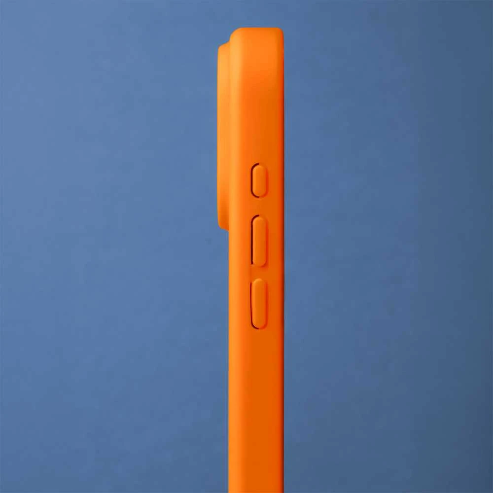TFO Samsung Galaxy S26 dėklas su plonu, oranžiniu rėmeliu ir magnetuku