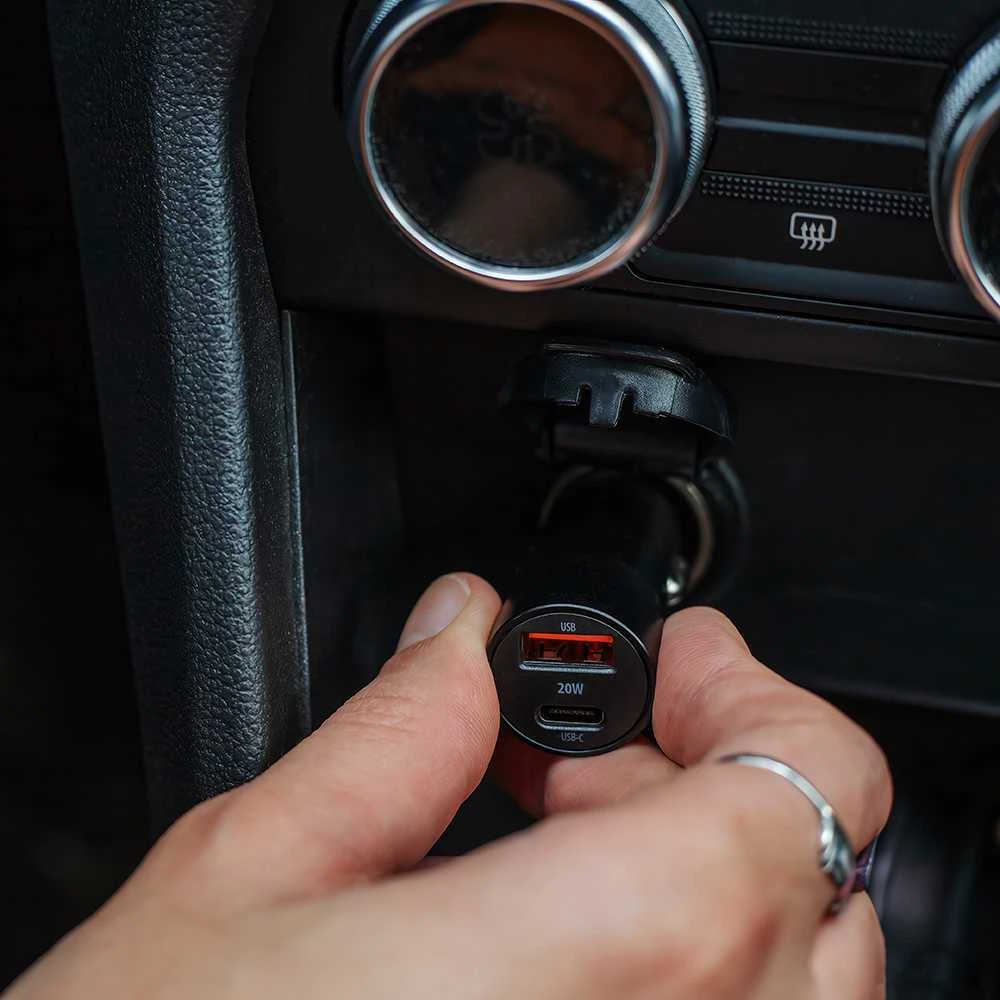 Maxlife MXCC-04 PD QC automobilinis įkroviklis 1x USB-C 1x USB 20W juodas