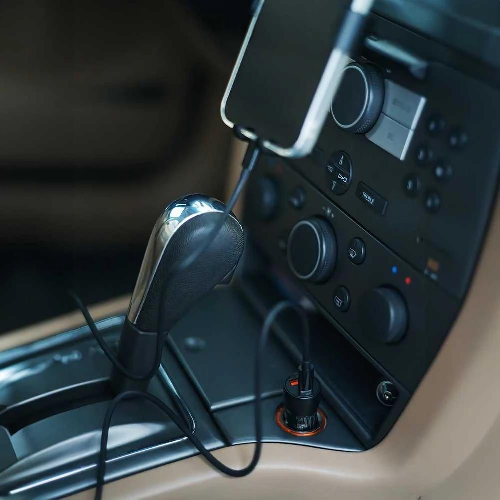 Maxlife MXCC-04 PD QC automobilinis įkroviklis 1x USB-C 1x USB 20W juodas