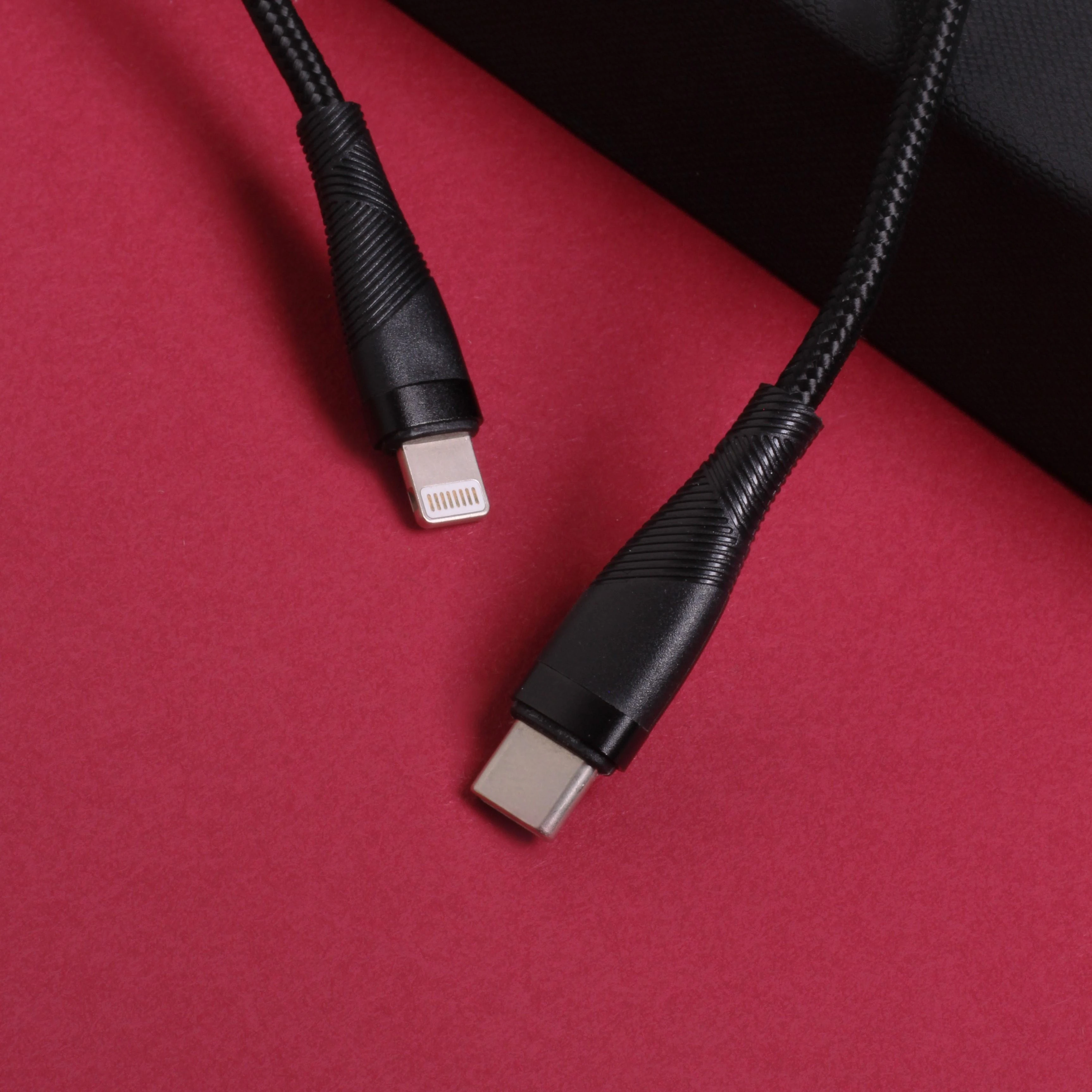 Maxlife MXUC-08 laidas USB-C – Lightning 1,0 m 27W juodas nailoninis