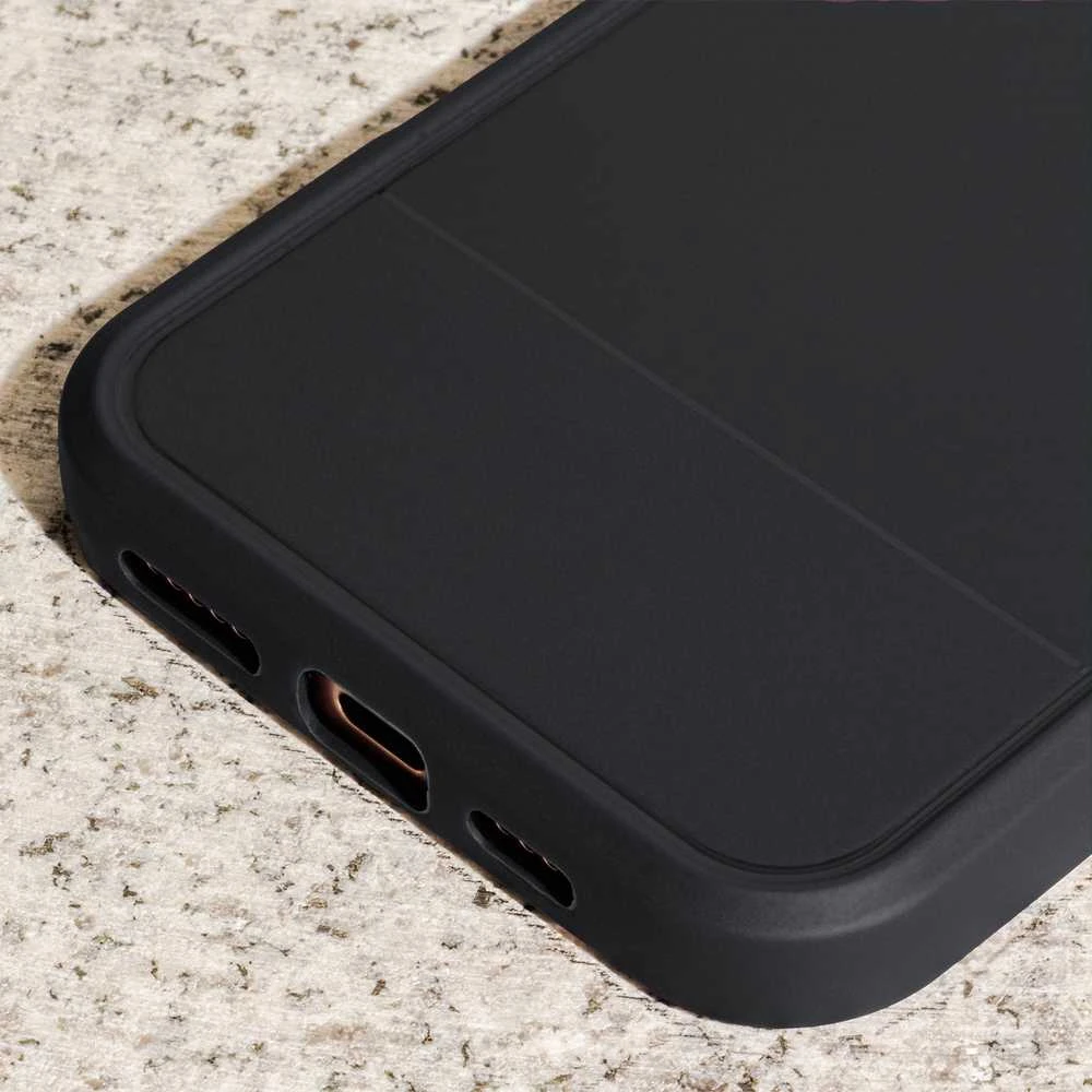 TFO „iPhone 13“ dėklas su anglies pluošto efektu, juodas