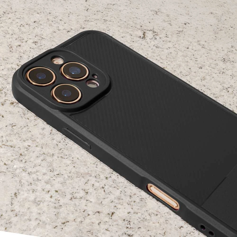 TFO „iPhone 13“ dėklas su anglies pluošto efektu, juodas