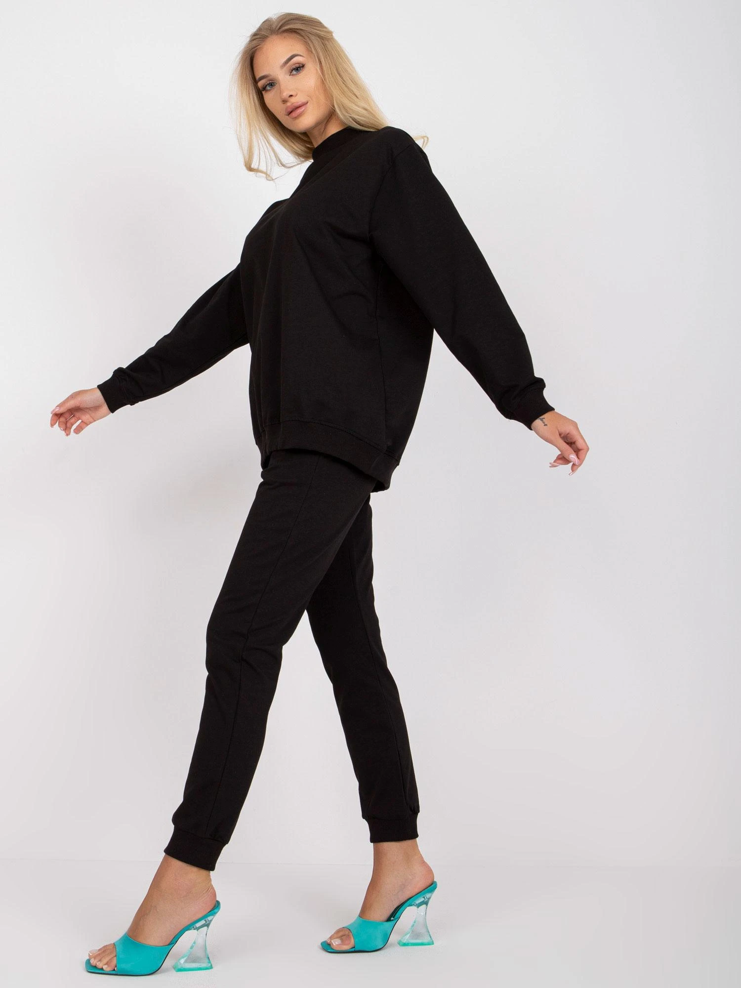 Basic Feel Good Megztinis-AP-BL-A-R001-juodas
