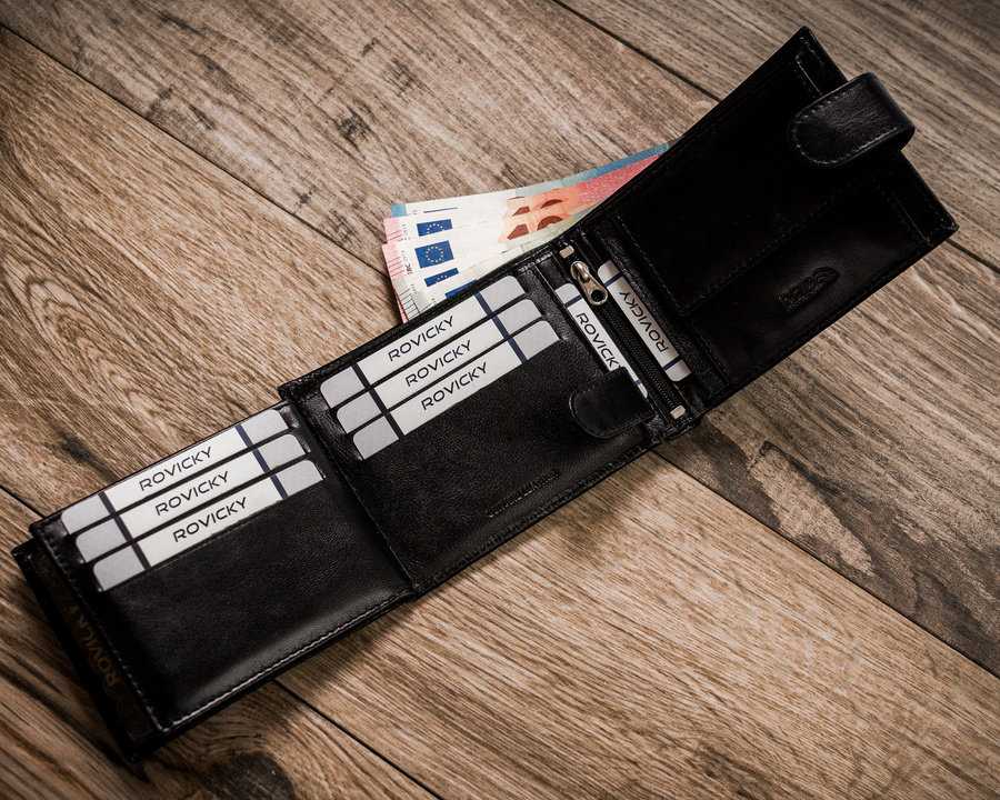 Elegantiška vyriška piniginė su RFID Protect apsaugos nuo nugriebimo sistema. Rovicky
