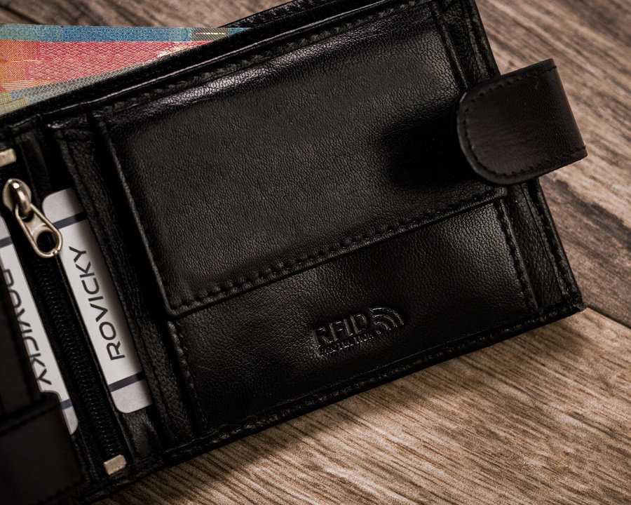 Elegantiška vyriška piniginė su RFID Protect apsaugos nuo nugriebimo sistema. Rovicky