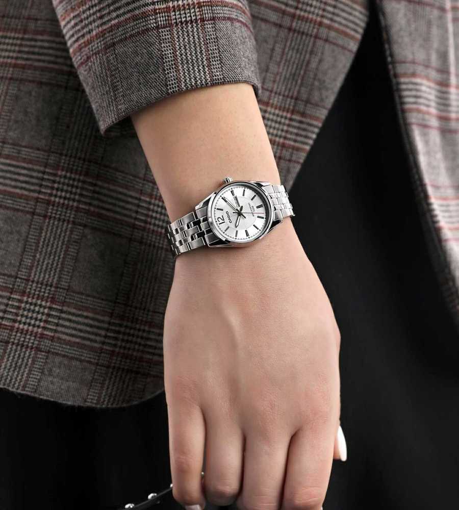Casio LTP-1335D-7A moteriškas laikrodis (zd644e) + DĖŽUTĖ