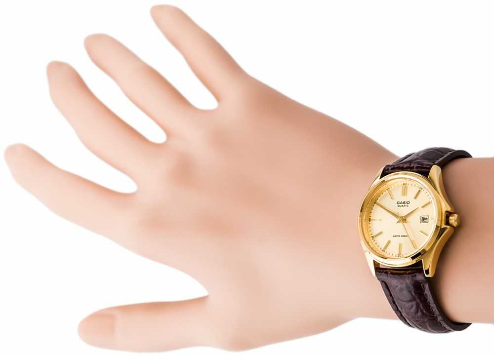 CASIO Moteriškas Laikrodis LTP-1183Q-9A Auksinis Dialas