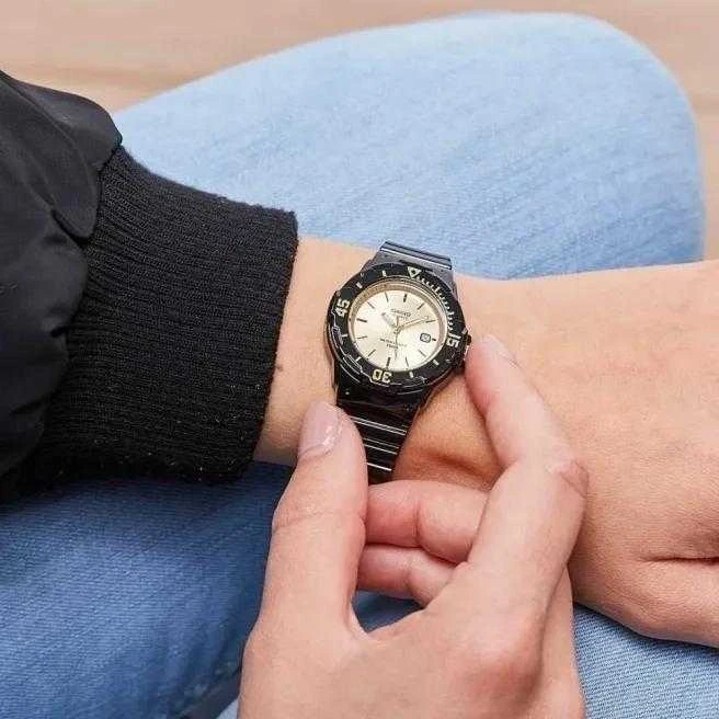 Casio moteriškas laikrodis LRW-200H-9EVDF + dėžutė