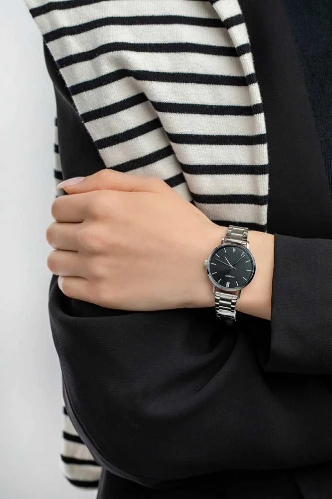 CASIO MOTERIŠKAS LAIKRODIS LTP-VT02D-1A + DĖŽUTĖ
