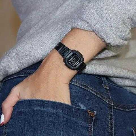 Vaikinas laikrodis CASIO LA-20WH-1BDF + dėžutė