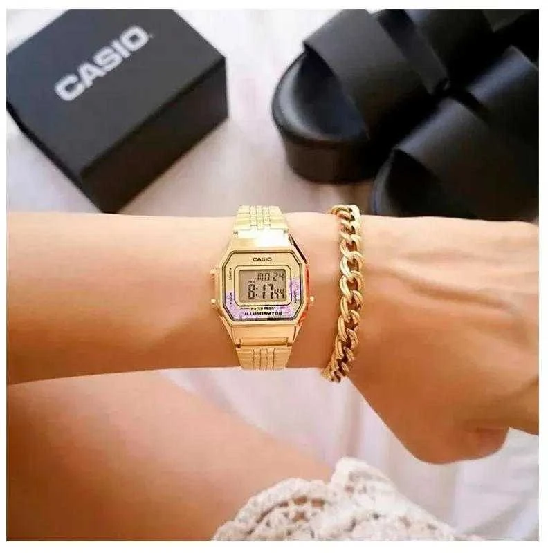 CASIO LA680WGA-4C moteriškas laikrodis (zd631d) + dėžutė