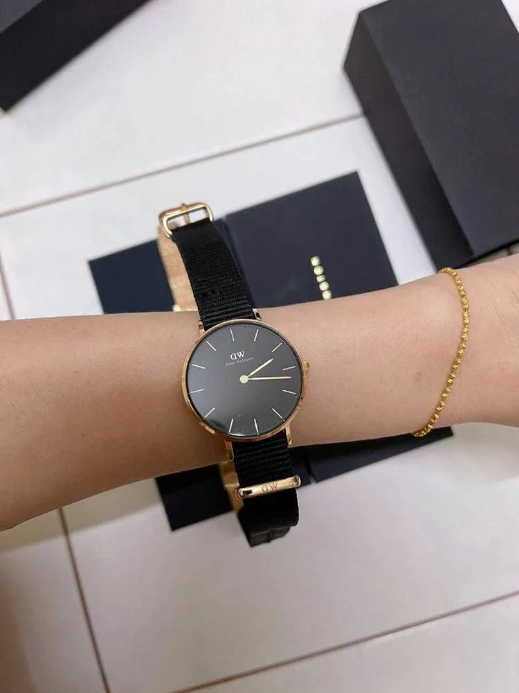 MOTERIŠKAS LAIKRODIS DANIEL WELLINGTON DW00100247 – klasikinis Petite Cornwall 28 + BOX