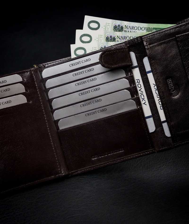 Erdvi vyriška piniginė iš natūralios grūdėtos odos su RFID apsauga - Rovicky